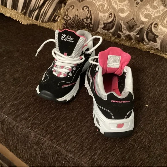 Women’s Skechers D’Lites Shoe - Picture 4 of 5